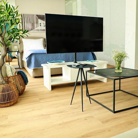 Renovated Apartment With Roof Garden Access, 15 M Walk To Acropolis Athen Eksteriør billede